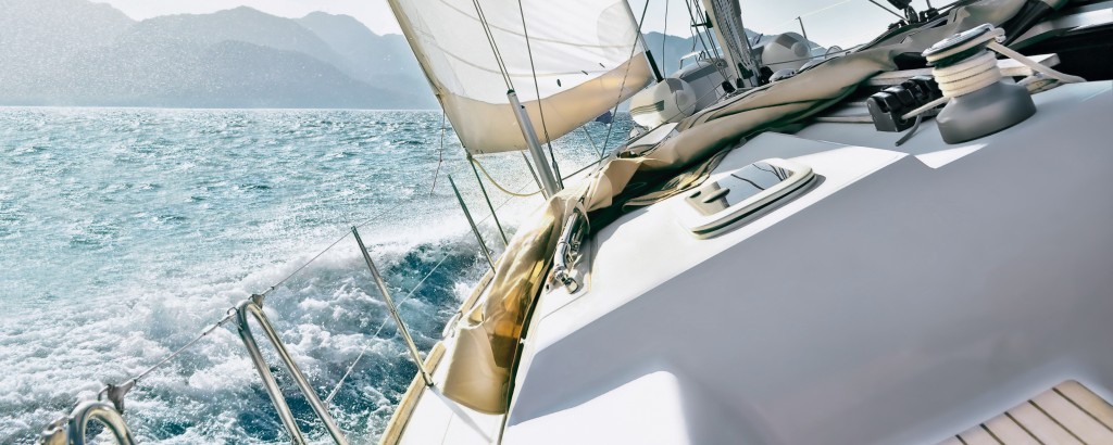 Optimal abgesichert mit INFONDS - Die fondsgebundene Rentenversicherung der Karlsruher Segelschiff im Wind